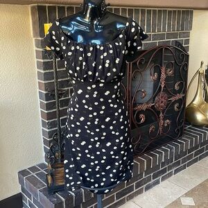 Fitted black mini/midi dress. Jnr.